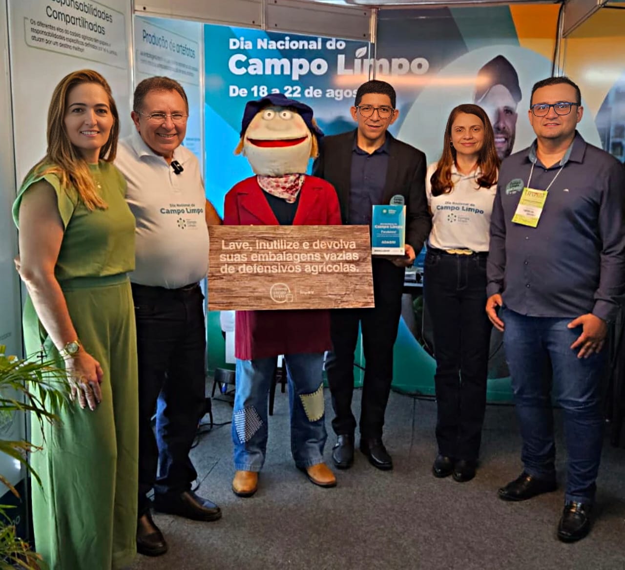 Adagri recebe comenda Sistema Campo Limpo durante a Expofruit 2025