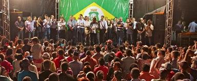Cid Gomes inaugura trecho da CE-060 que liga Jardim a Barbalha