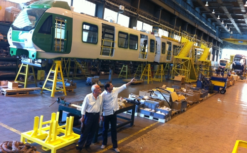Cid Gomes confere fabricação de trens para o Metrô de Fortaleza