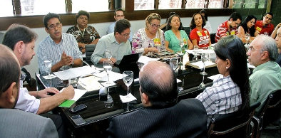 Cid Gomes reabre negociações com professores estaduais