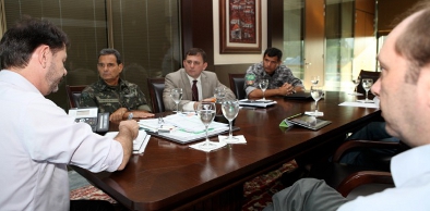 Cid Gomes e comando do Exército e Força Nacional fazem reunião de avaliação