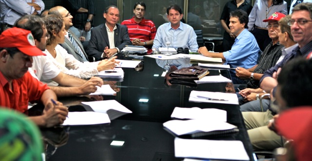 Cid Gomes se reúne com representantes de movimentos rurais