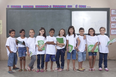Crianças da rede pública de ensino ganham novos livros de literatura infantil