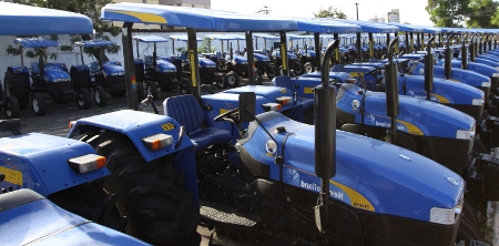 Governo e Ministério entregam equipamentos e veículos para municípios cearenses