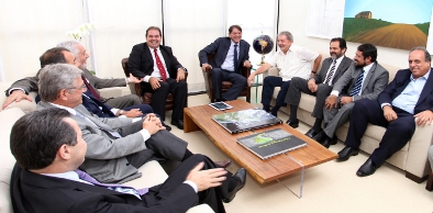Cid Gomes visita Lula para demonstar solidariedade e reconhecimento