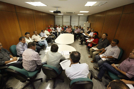 Governo do Ceará e MST debatem políticas de convivência com a estiagem