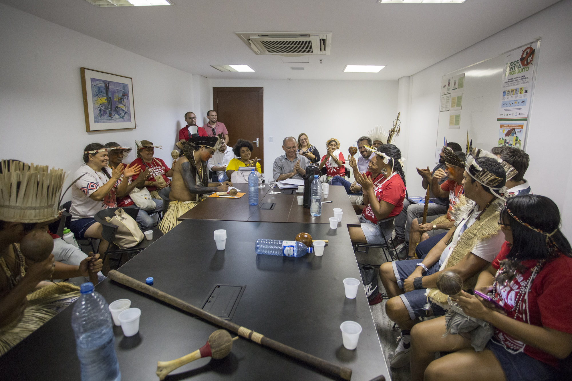 Representantes de tribos indígenas são recebidos no Palácio da Abolição para discutir políticas públicas para as comunidades