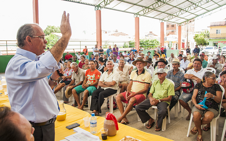 Agricultores de Amontada e Mucambo recebem quase mil títulos de terra do Governo do Ceará