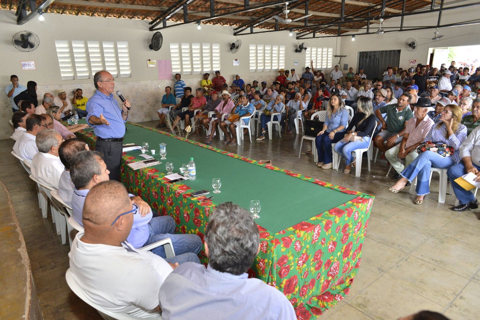 Jaguaretama: 364 famílias recebem títulos de terra do Governo do Ceará