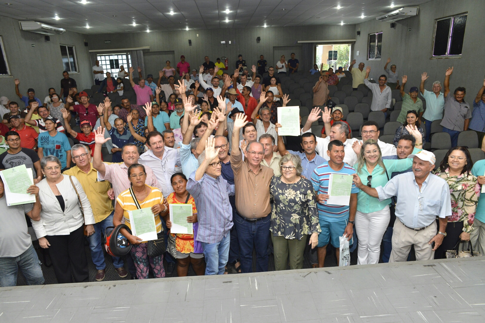 População rural de Limoeiro do Norte recebe 409 títulos de terra