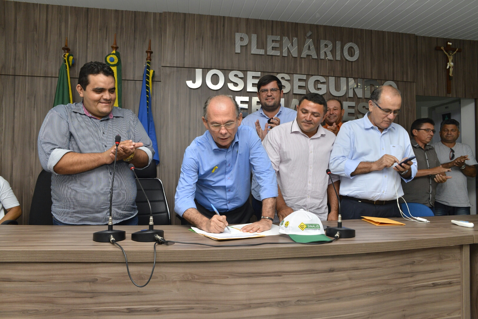 Programa Sinalize leva asfalto e sinalização aos município de Baixio e Ererê