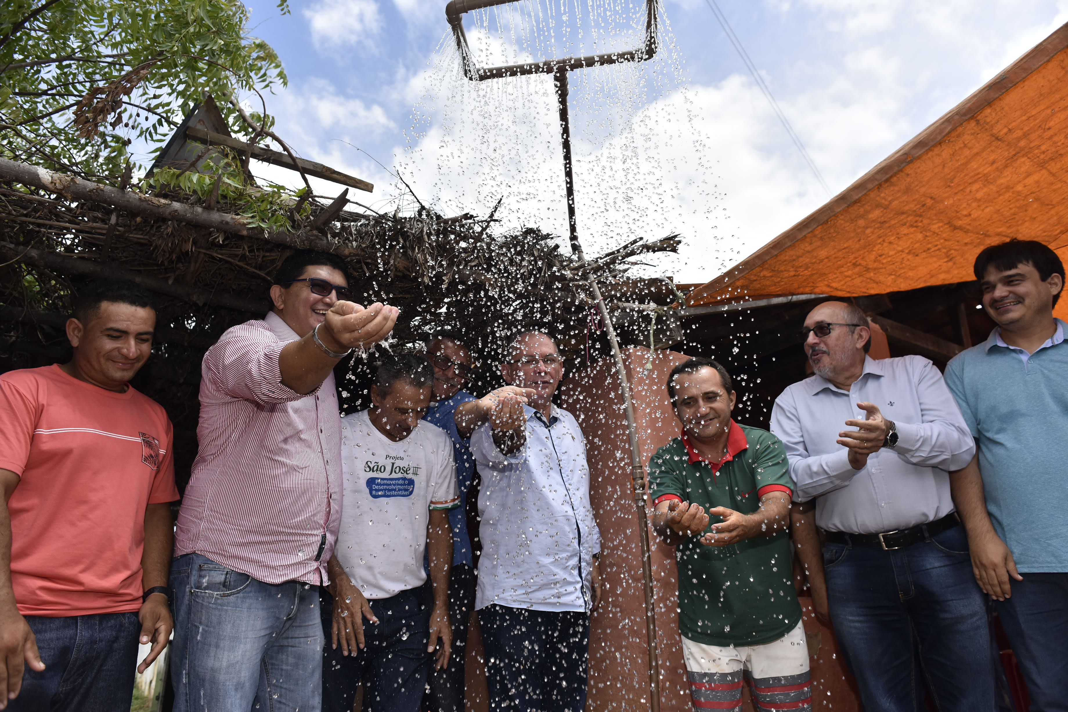 Comunidades do Sertão de Crateús comemoram inauguração de Sistema de Abastecimento de Água
