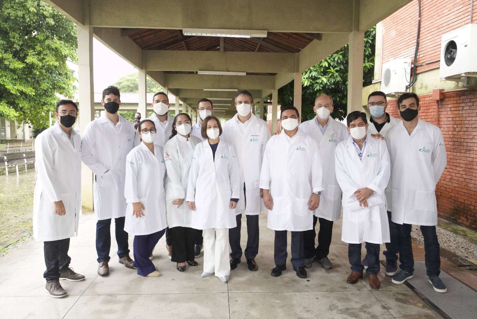 Governador visita laboratório da Uece que desenvolve vacina cearense contra a Covid-19