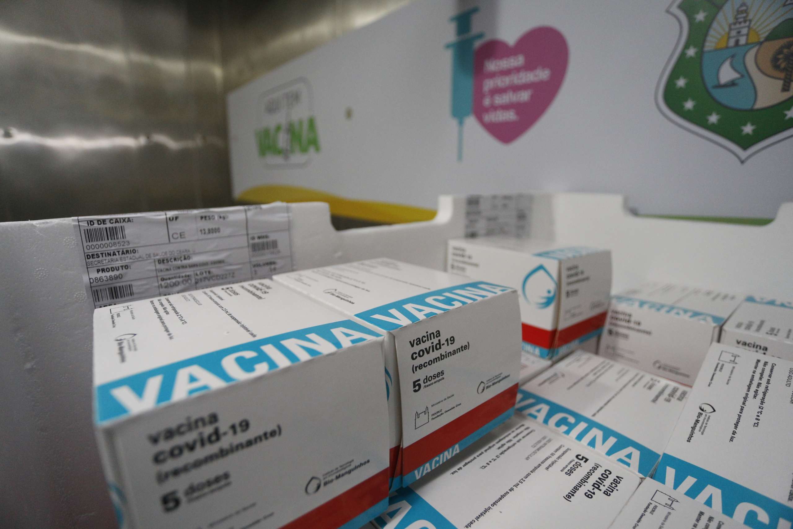 Ceará recebe novos lotes de vacinas contra a Covid para avançar na imunização com 1ª e 2ª doses