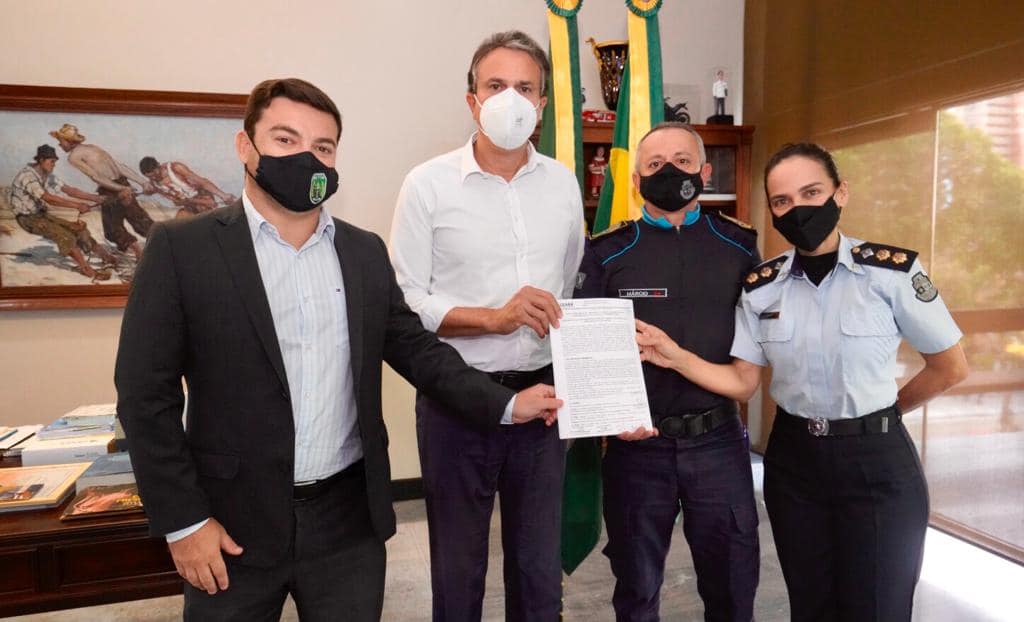 Governo do Ceará anuncia concurso da PMCE para profissionais da saúde