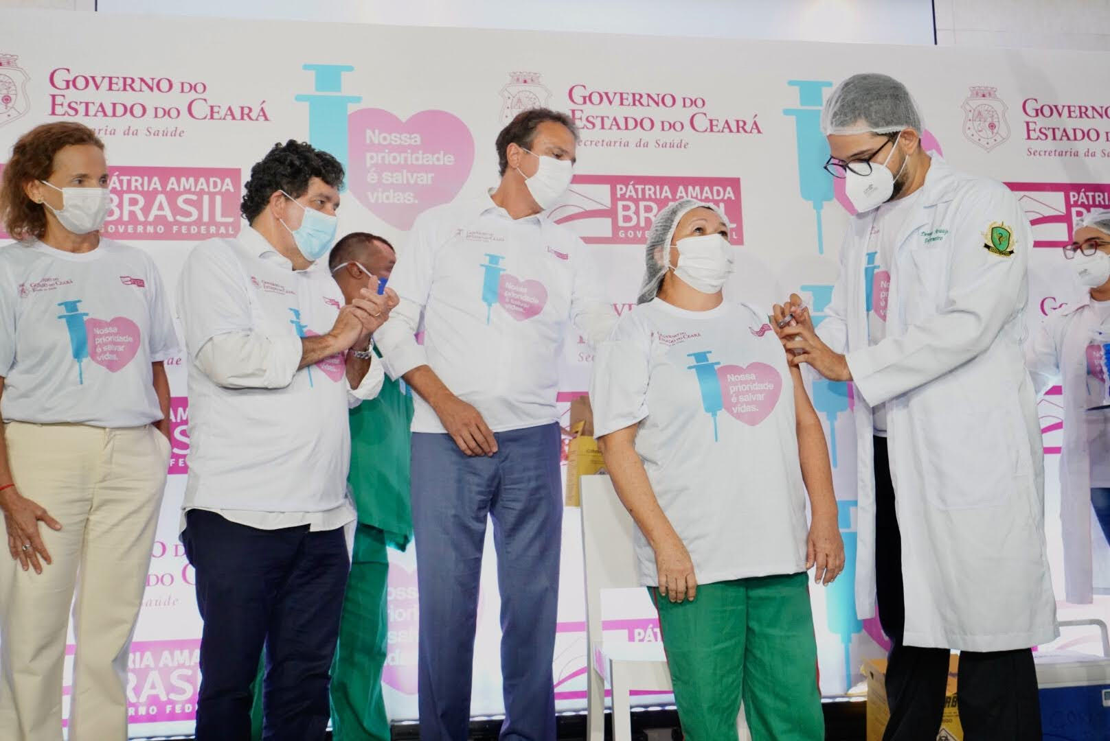 Ceará completa dois anos de vacinação contra covid-19 com mais de 24 milhões de doses aplicadas