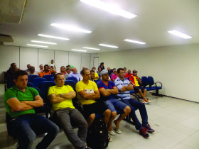 Diretoria se reúne com premissionário para definir novo hoário de comercialização