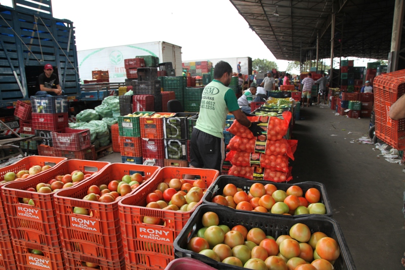 Alimentos produzidos no Ceará lideram queda de preços no setor de hortaliças da Ceasa