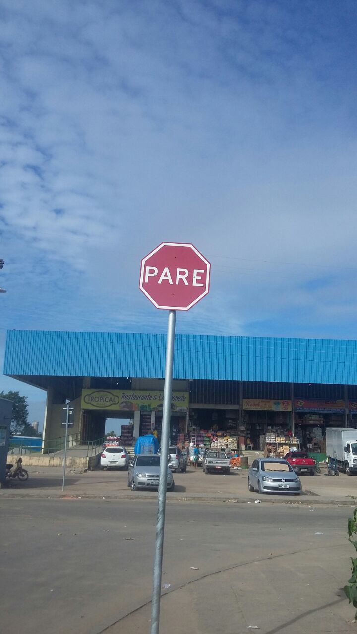 Entreposto de Maracanaú recebe nova sinalização vertical