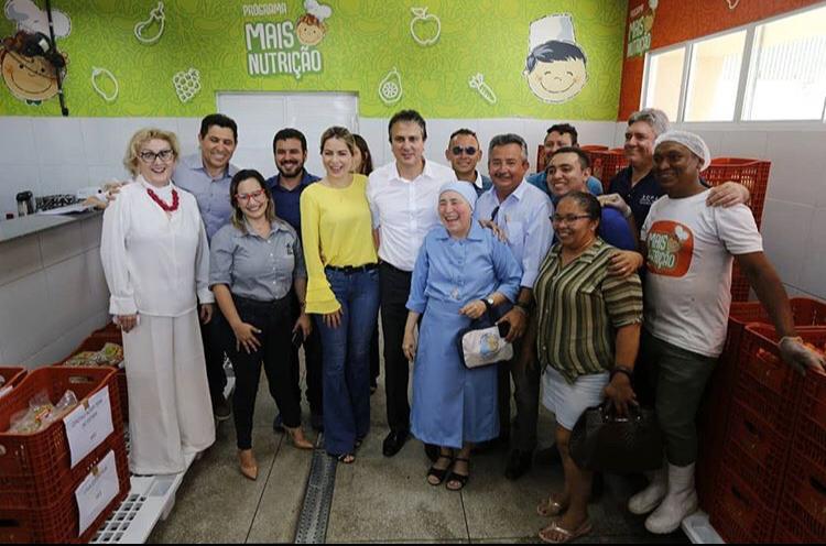 Camilo e Onélia Santana entregam doações a entidades beneficiadas com o Mais Nutrição