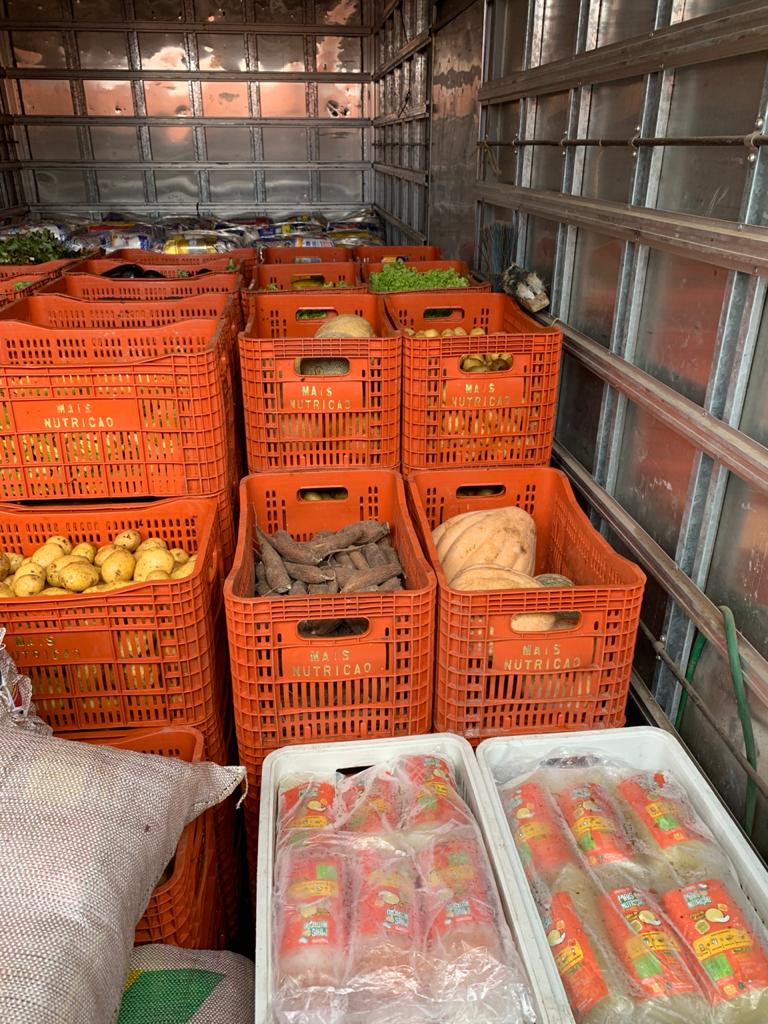 Crateús e Quiterianópolis recebem 15 toneladas de alimentos do Mais Nutrição.