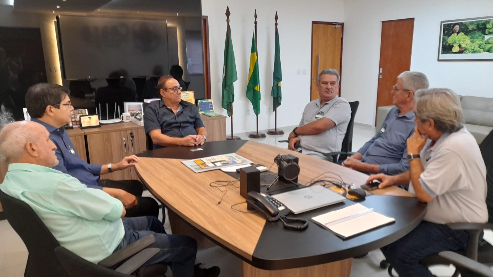Presidente da Ceasa-CE recebe representantes do agronegócio