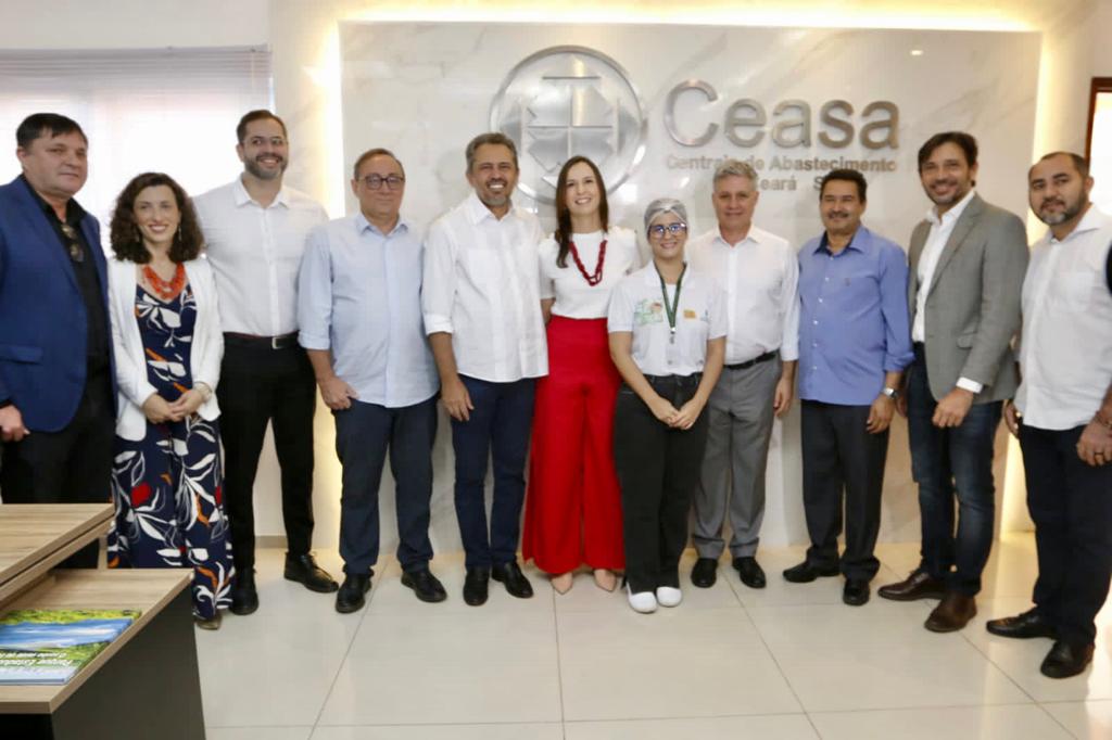 Ministro Paulo Teixeira e o governador Elmano de Freitas visitam o Mais Nutrição na Ceasa-CE