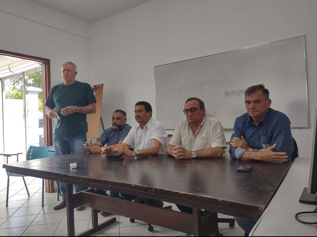 Presidente e diretores da Ceasa-CE e secretário da SDA reúnem-se com produtores rurais e visitam a Ceasa Tianguá