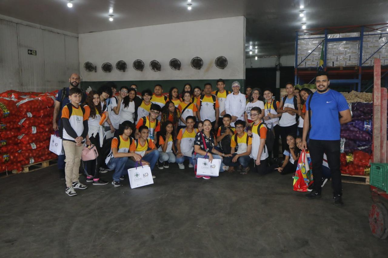 Ceasa-CE recebe visita de alunos de escola municipal de Fortaleza