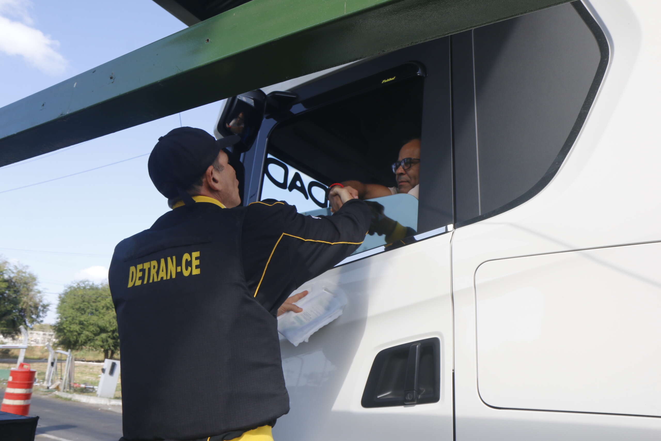 Ceasa-CE e Detran-CE promovem ação em homenagem aos caminhoneiros