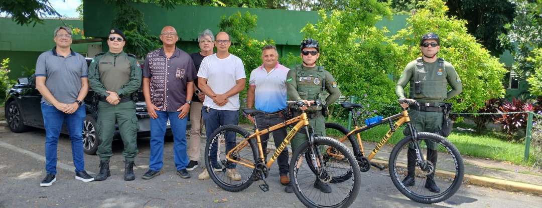 Ceasa-CE reforça segurança com patrulhamento de bicicleta feito por policiais militares