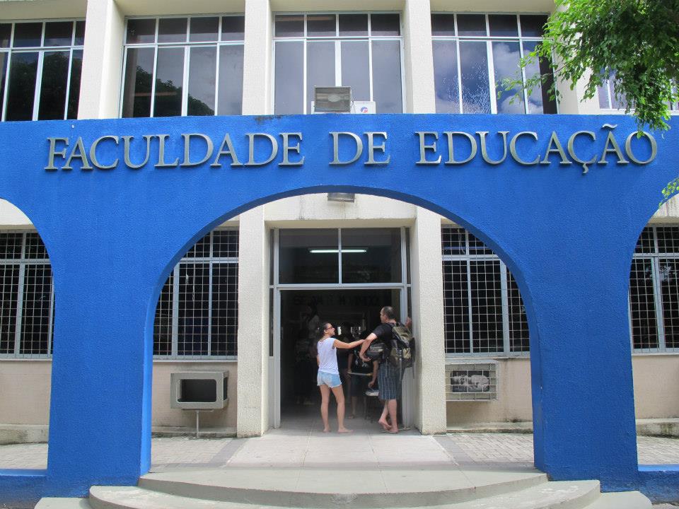 Presidente do CEE em debate sobre a nova política de alfabetização