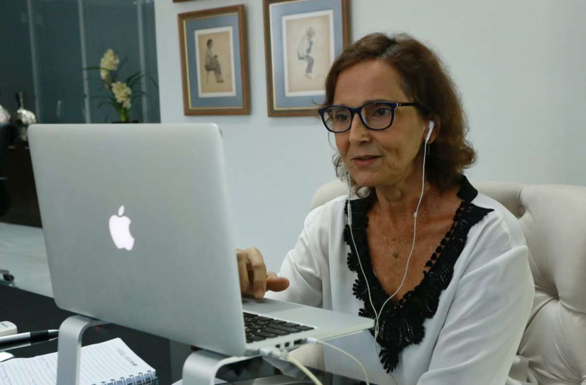 Izolda Cela participa de evento educacional realizado pela Fundação Lemann