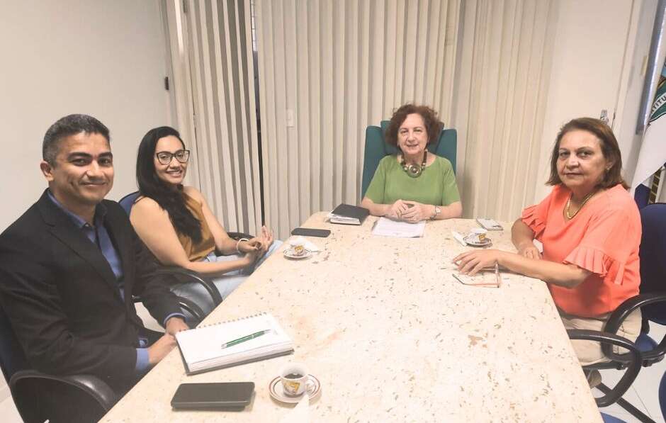 CEE recebe gestores da Aesp