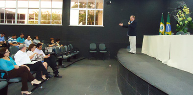 Controlador ministra palestra sobre a LAI na UECE e na UVA