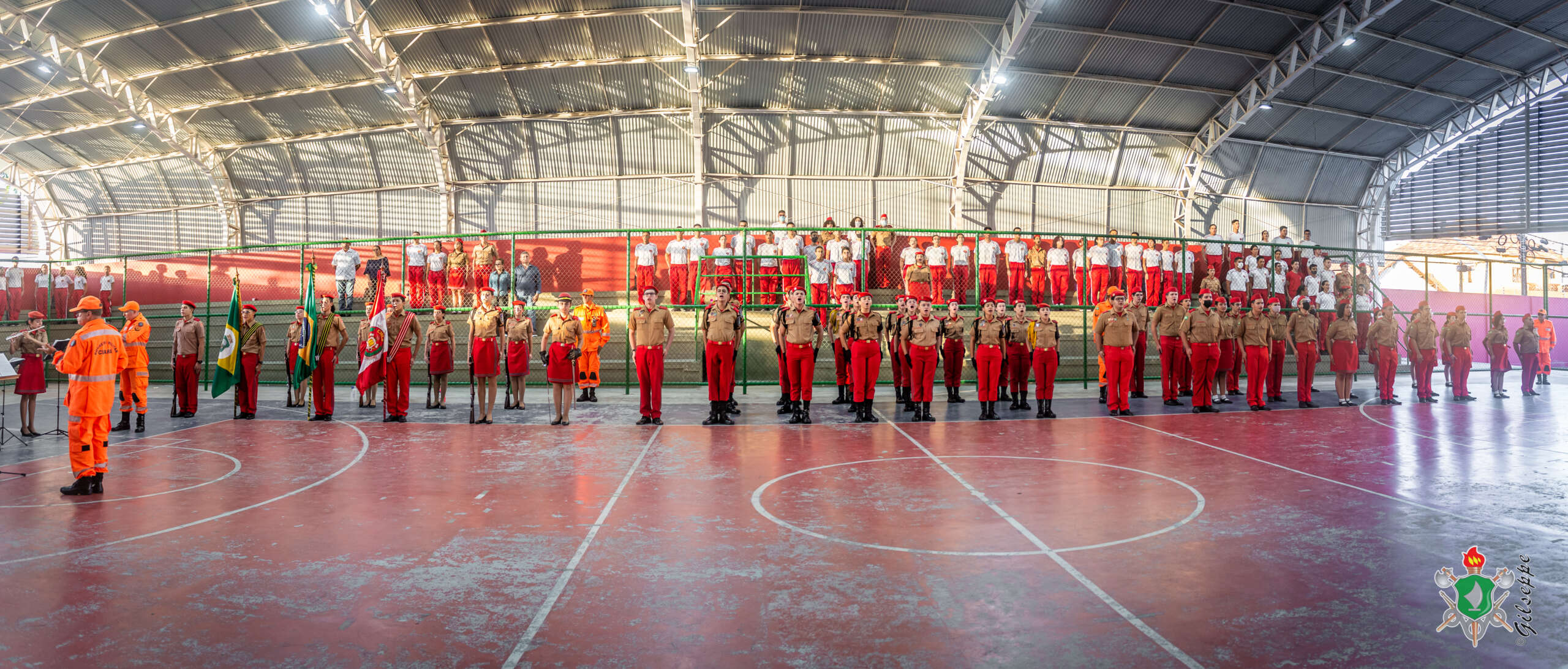 CMCB entrega medalhas e distinções durante formatura especial