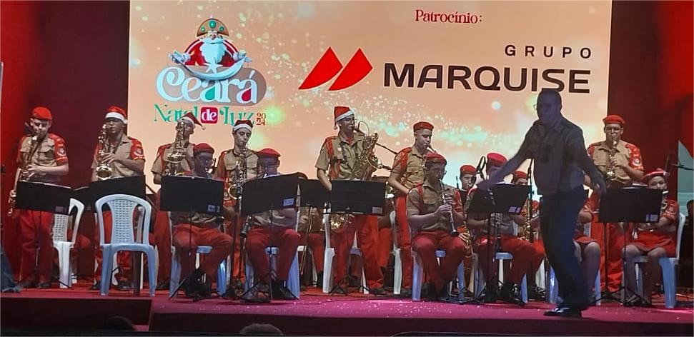 Banda de Música do Colégio dos Bombeiros encanta em concerto na Praça Portugal