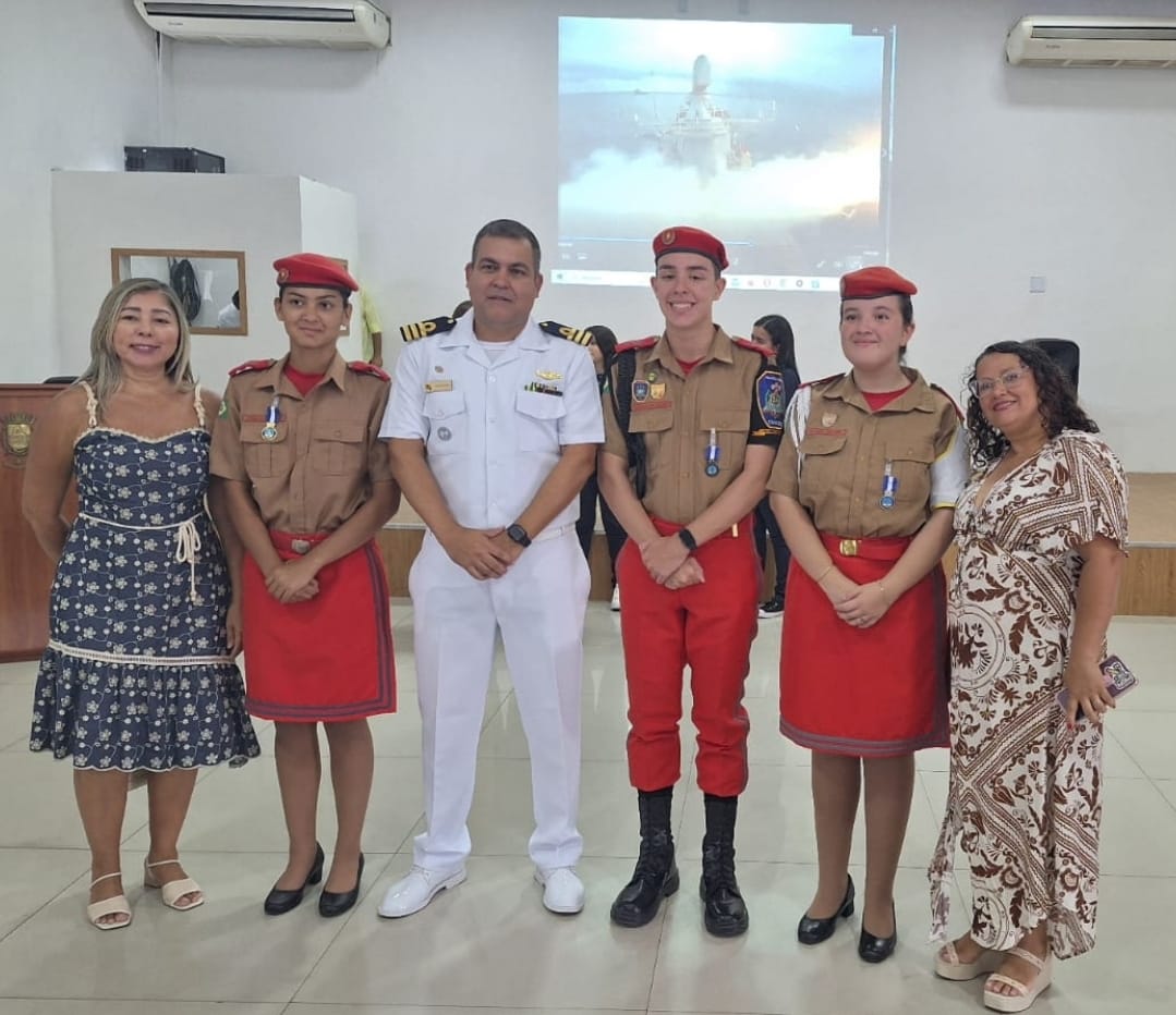 Alunos do Colégio dos Bombeiros ganham medalhas em concurso da Marinha do Brasil