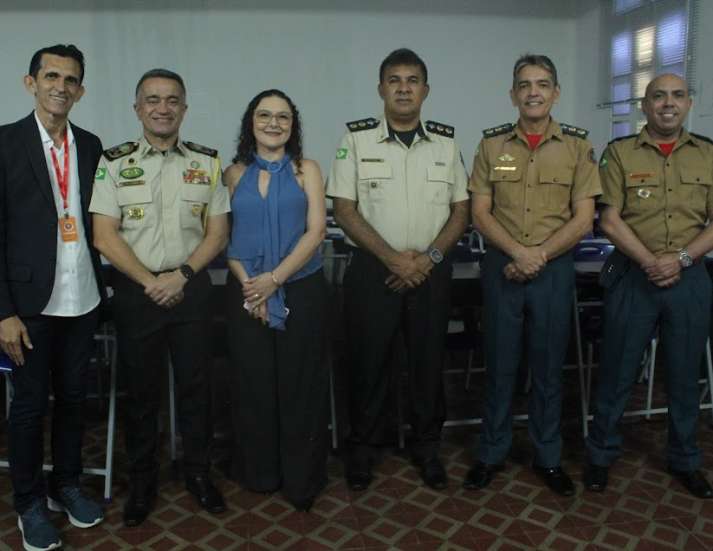 Chefe da Casa Militar e Coordenadora da Sefor 1 recebem condecorações do Colégio dos Bombeiros