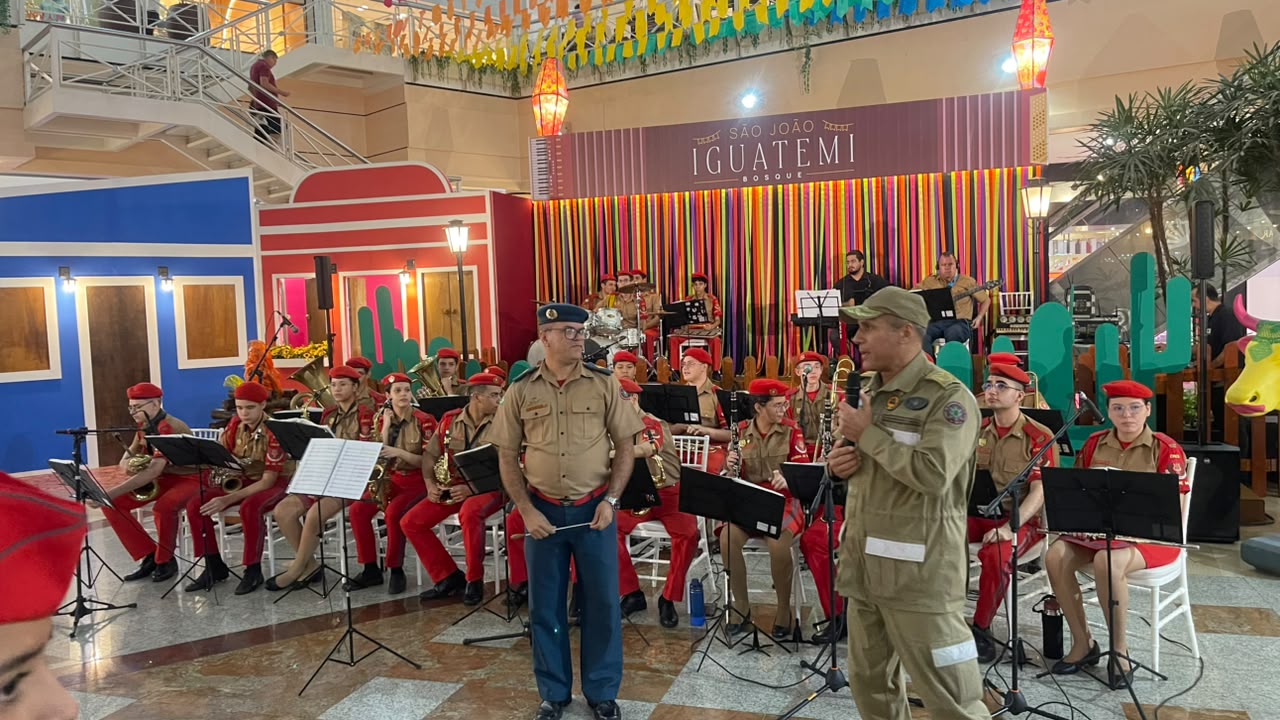 Banda do Colégio Militar do Corpo de Bombeiros encanta público no Iguatemi