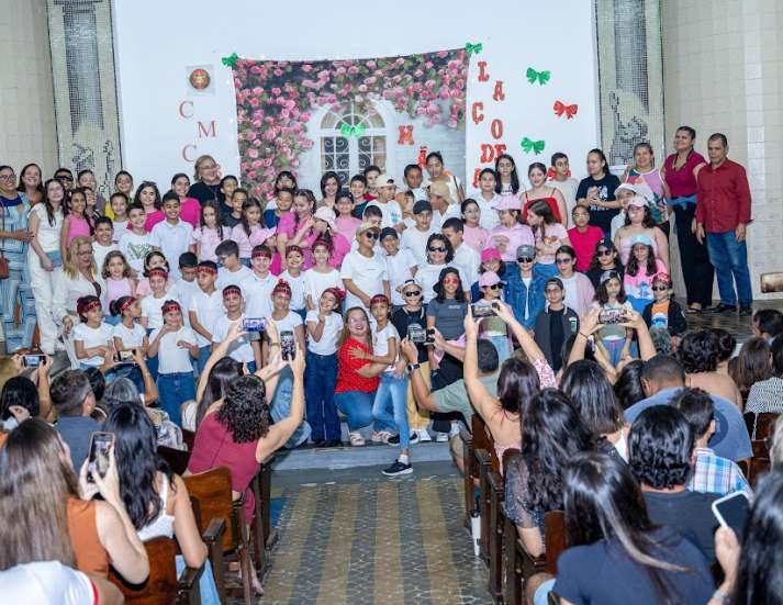 Colégio dos Bombeiros celebra o dia das mães