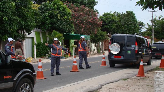 Agentes do DETRAN-CE usam novo fardamento
