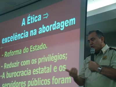 Novos fiscais de trï¿½nsito do DETRAN-CE participam de palestra sobre ï¿½tica ministrada por Gomes Filho