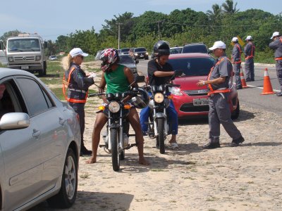DETRAN-CE prorroga exigência do CRLV de 2012 para condutores de veículos com placas de final 1 e 2