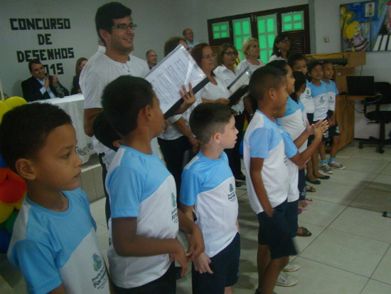 Alunos da escola pública aprendem as formas de mudar comportamento para melhorar trânsito