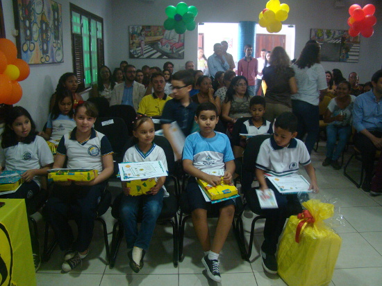 DETRAN premia alunos que fizeram desenho sobre trânsito ao encerrar Semana Nacional