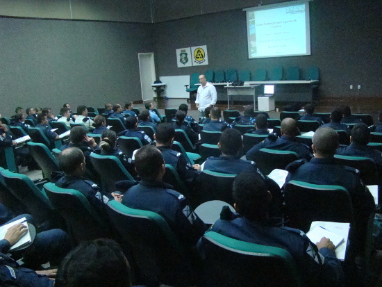 Mais uma turma de guardas municipais faz curso de agente de trânsito na sede do DETRAN