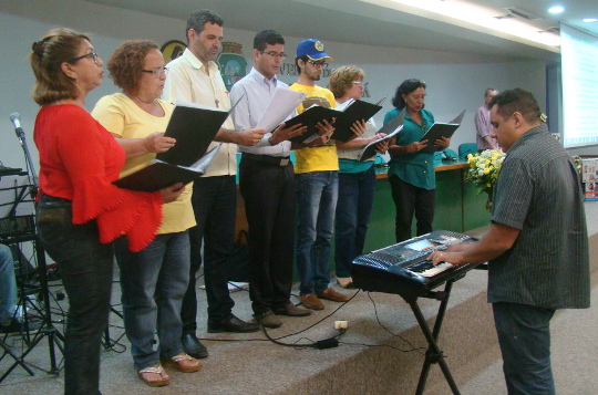 Coral Sinal Verde cumpre programação de Natal em shopping e unidades do Detran da capital e interior