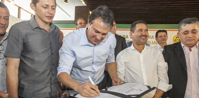 CNH Rural: Governador Camilo Santana regulamenta isenção de taxas para agricultores familiares