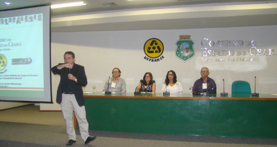 Instrutores das autoescolas conhecem novo sistema de exame de direção do Detran